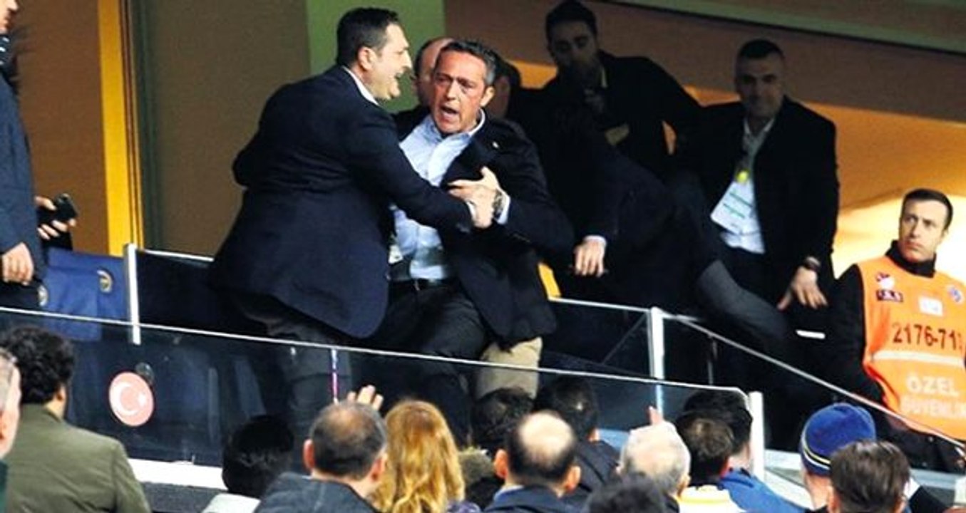 Sarp Akkaya, "İyi ki Fenerbahçeliyim" diyerek Ali Koç'a sahip çıktı