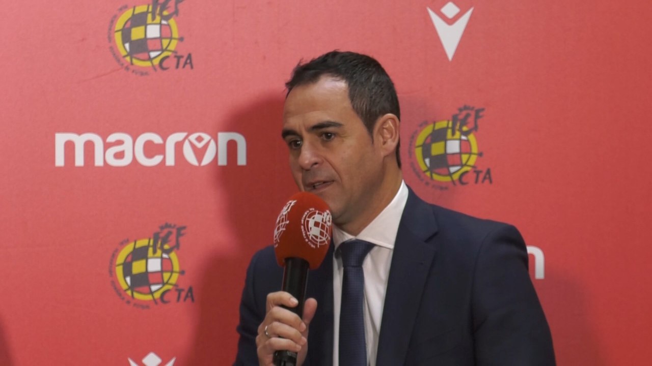 La firma italiana Macron vestirá a los árbitros españoles