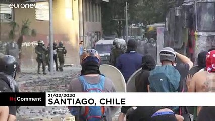 شاهد: استمرار الاحتجاجات والمواجهات في سانتياغو بين المتظاهرين والشرطة