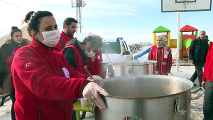 Devletin imkanları Başkale'de depremzedeler için seferber edildi - VAN