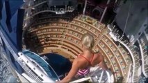 Elle plonge du haut d'un bateau de croisière directement dans la piscine