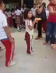 Escolas da Venezuela usam o mesmo prato de alimento para fotos