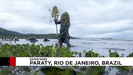 Brezilyalı eğlence düşkünleri bu kez çamur banyosu yaptı