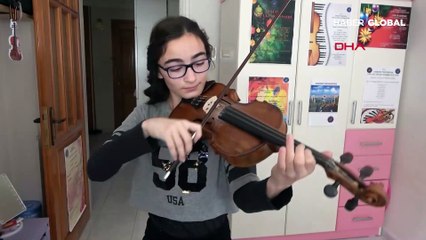 Ödünç aldığı kemanıyla ödüllük resitallere imza atıyor