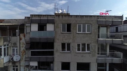 İzmir'de, boşaltılan eğik binalar yıkılmayı bekliyor