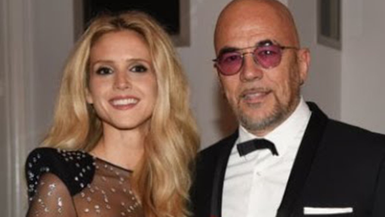 PHOTO Julie Hantson  - en jupe très courte, la femme de Pascal Obispo séduit la Toile