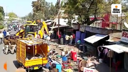 यशवंत निवास रोड पर निगम का बुलडोजर चला