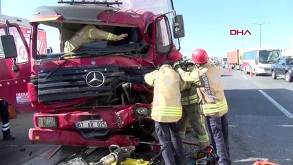 Esenyurt tem'de zincirleme kaza, trafik aksıyor