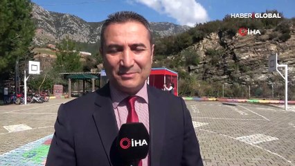 Bir bacağı olmayan 'Şirin' bütün miniklerin sevgilisi