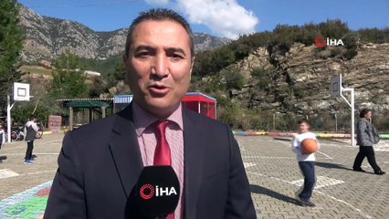 Engelli köpek ‘Şirin’ öğrencilerin ilgi odağı oldu