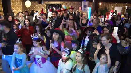 Kanser hastaları için düzenlenen kostüm partisi eğlenceli anlara sahne oldu