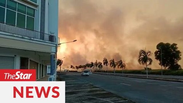 Firemen struggling to contain fires in Kuala Baram and Miri