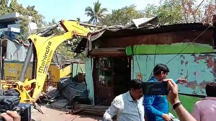इंदौर प्रशासक के आदेश पर अतिक्रमण जमींदोज, निगम पर लगा द्वेषपूर्ण कार्रवाई का आरोप