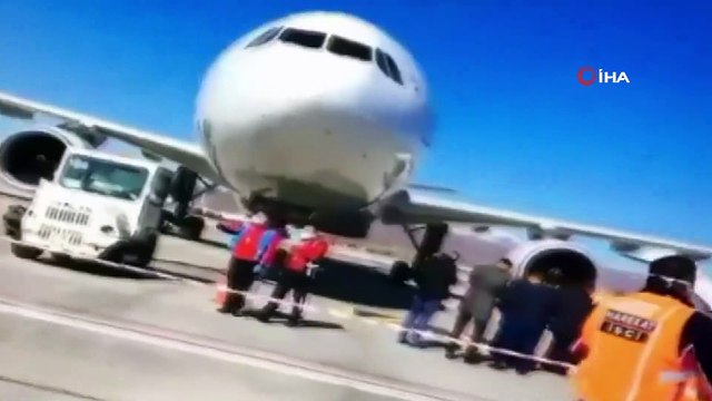 Tahran - İstanbul seferini yapan yolcu uçağı, 'Korona virüs' şüphesiyle Ankara Esenboğa Havaalanı'na acil iniş yaptı.