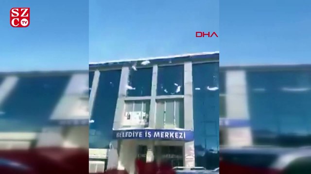 Çatıdan düşen kar kütlesi korkuttu