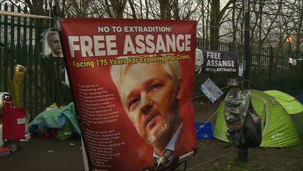 مطالبات بعدم تسليم جوليان أسانج لأميركا