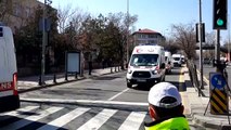 Zekai Tahir Burak Hastanesi'ne ambulansların girişi
