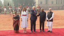 Melania escoge a Carolina Herrera para su segundo look en la India