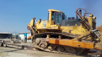 Huge Komatsu D475 Dozer Loading And Transporting