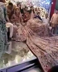 Pakistani Bride Wore 100KG Lehenga on Her Wedding Day