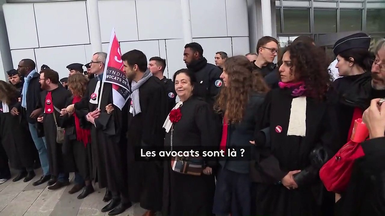 Jets de robes, reports des procès Fillon et Preynat... Les avocats multiplient les actions pour protester contre la réforme de leur régime de retraite