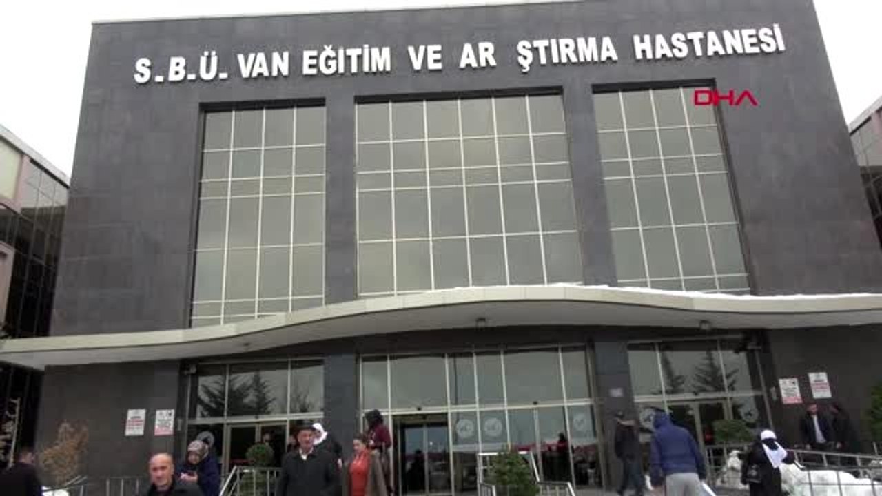 Van'daki depremde enkaz altında kurtulanlar o anları anlattı