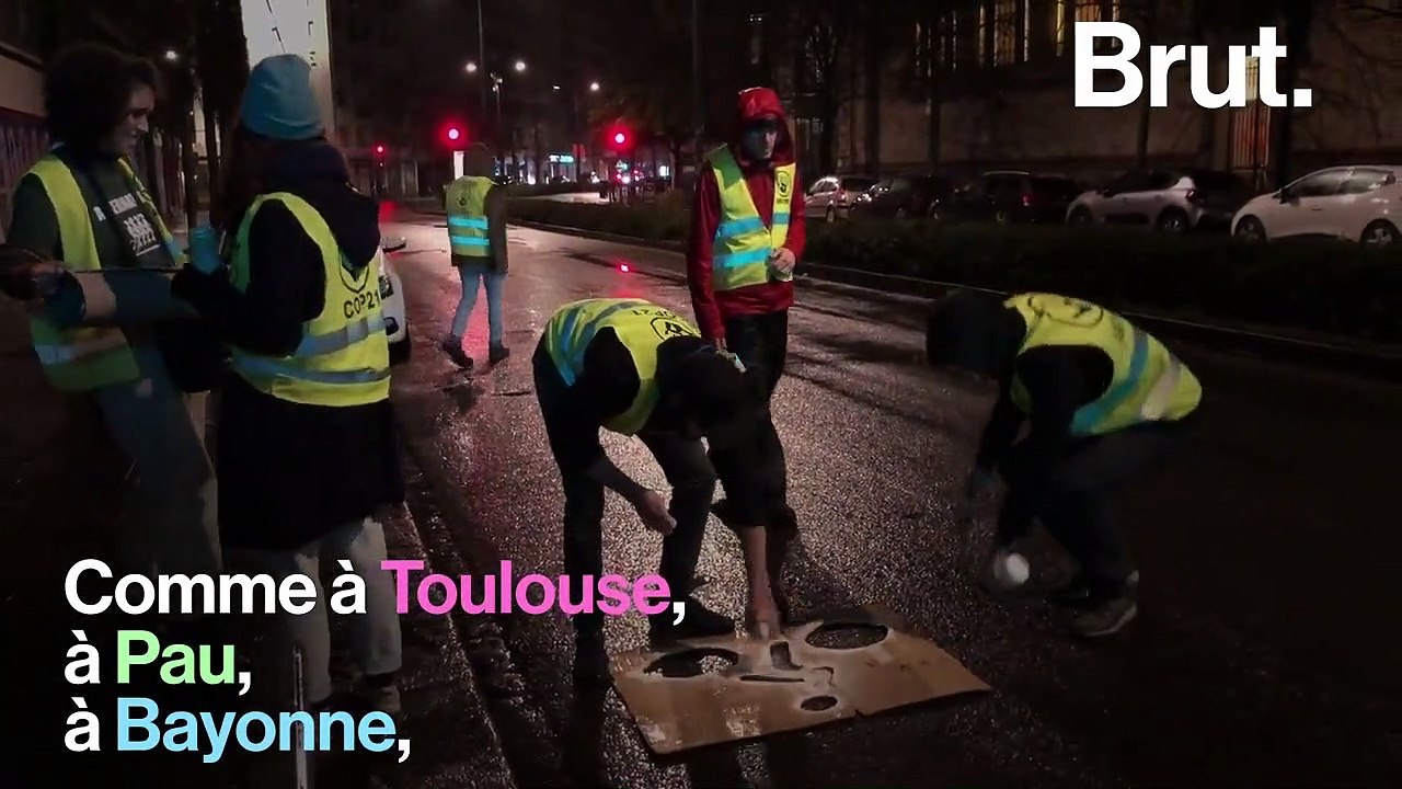 À Rennes, des militants d'ANV-COP 21 tracent des pistes cyclables sauvages