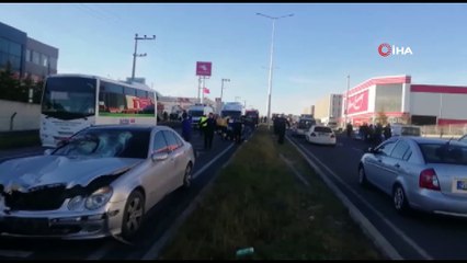 Yolun karşısına geçmek isterken otomobil çarptı