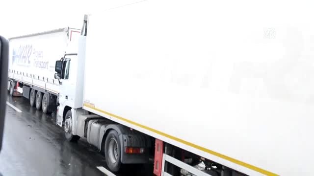 Ulaşıma kapanan Iğdır-Ağrı kara yolu 5 saat sonra trafiğe açıldı