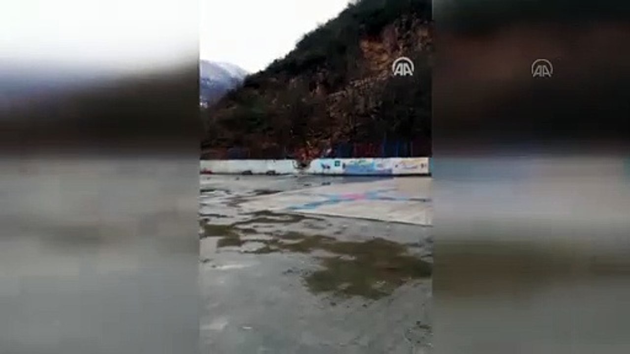 Okul bahçesinde heyelan maddi hasara yol açtı - GÜMÜŞHANE