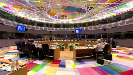 "Breves de Bruxelas": Bloqueio orçamental, carnaval polémico