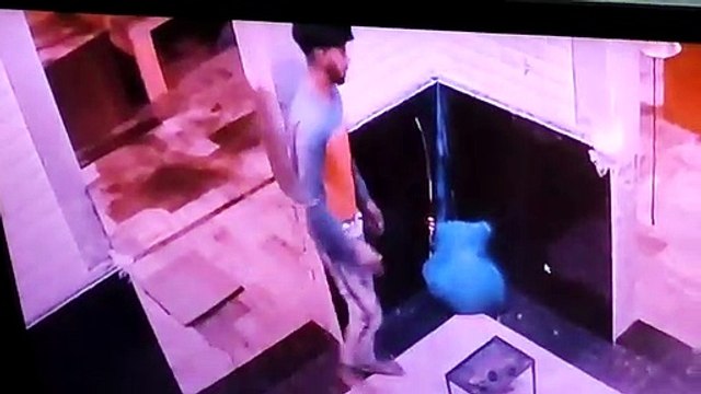 दान पत्र से हजारों रुपए की चोरी, करतूत सीसीटीवी में कैद