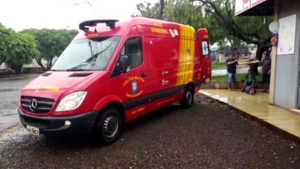 Homem fica ferido ao cair em calçada, no Bairro Periolo
