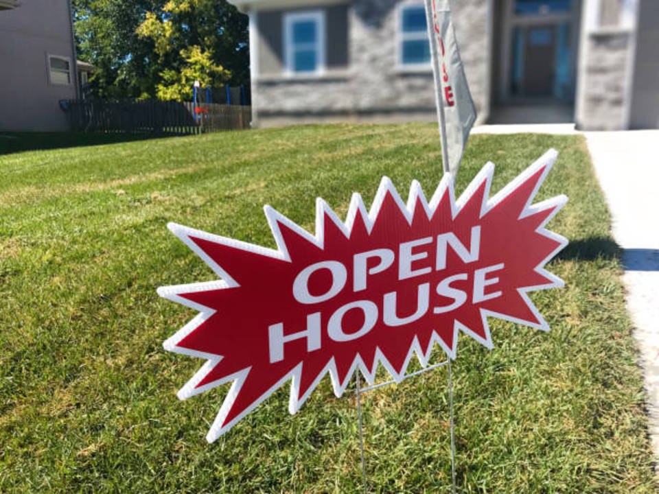 This Is the Best Time to Buy and Sell a House