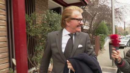 Bigote Arrocet recoge sus pertenencias de casa de María Teresa