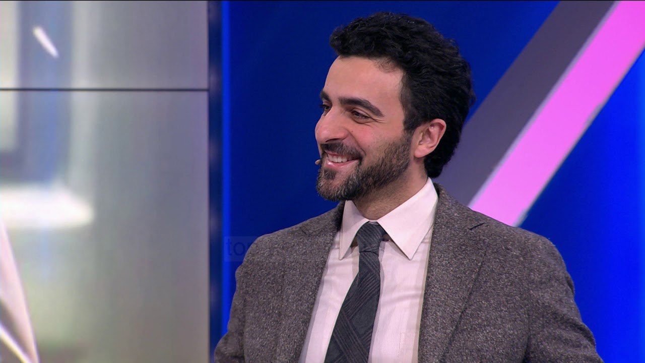 “Më pëlqeu nga mbrapa, sa ktheu fytyrën thashë “gjynah”, takimi i parë i këngëtares.. 25 Shkurt 2020