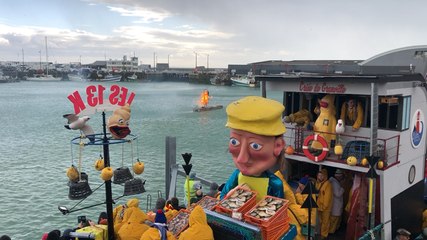 Carnaval de Granville : le roi Gémof Trône 1er au bûcher
