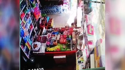 Pendik'te mahalle bakkalı bıçak tehdidiyle soyuldu - İSTANBUL