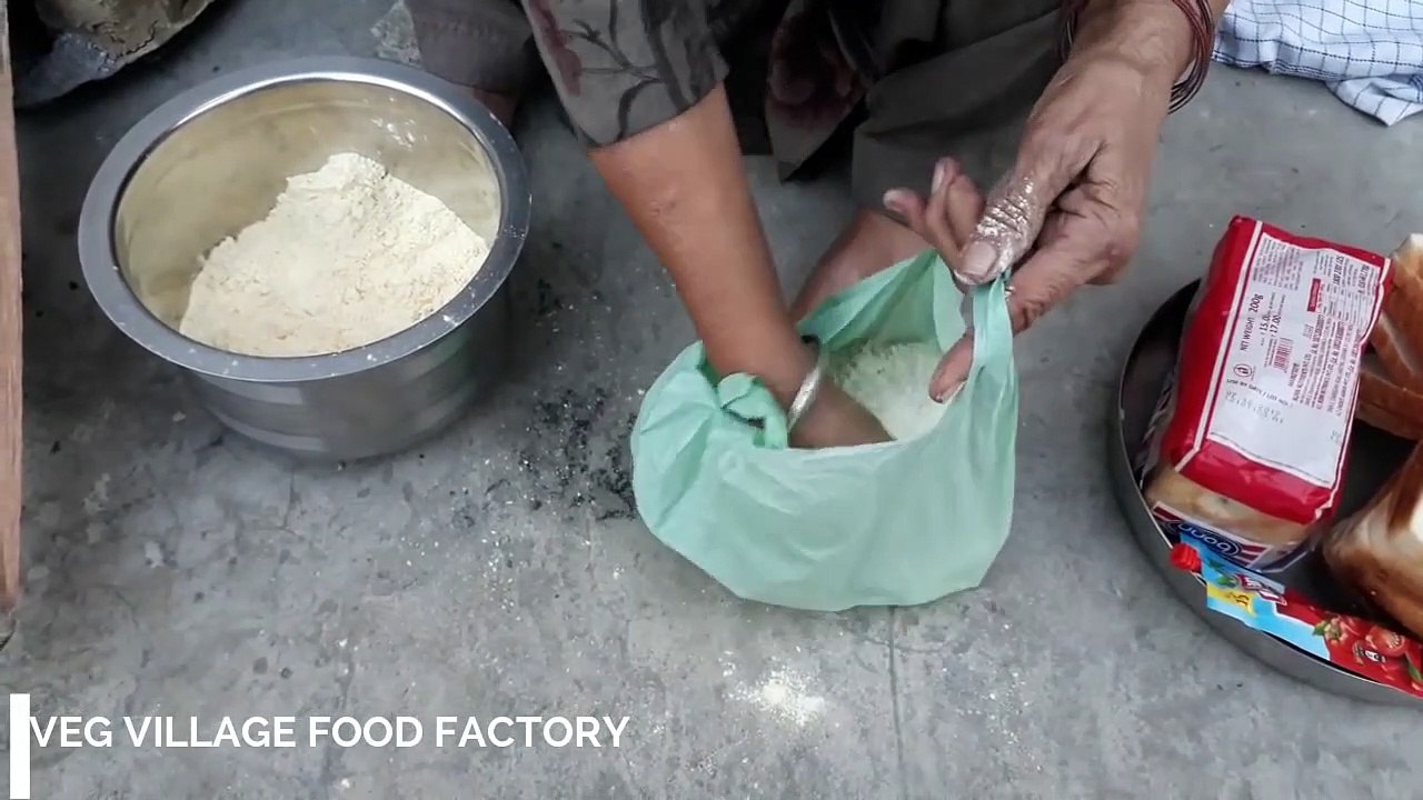 BREAD PAKORA RECIPE | Stuffed Bread | Bread Pakora Recipe | Veg Village Food