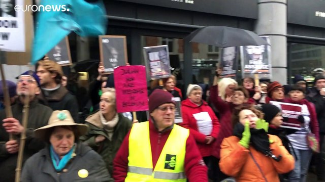 اعتصام أمام السفارة البريطانية ببروكسل للمطالبة بعدم تسليم أسانج للولايات المتحدة