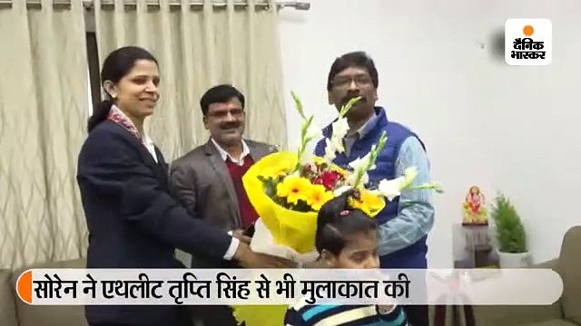 पुलवामा शहीद के परिजन से मिले हेमंत सोरेन
