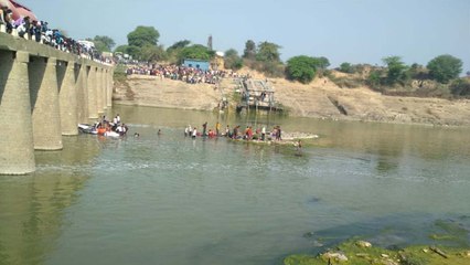 बूंदी: बारातियों से भरी बस मेज नदी में गिरी, 35 लोगों के मरने की आशंका