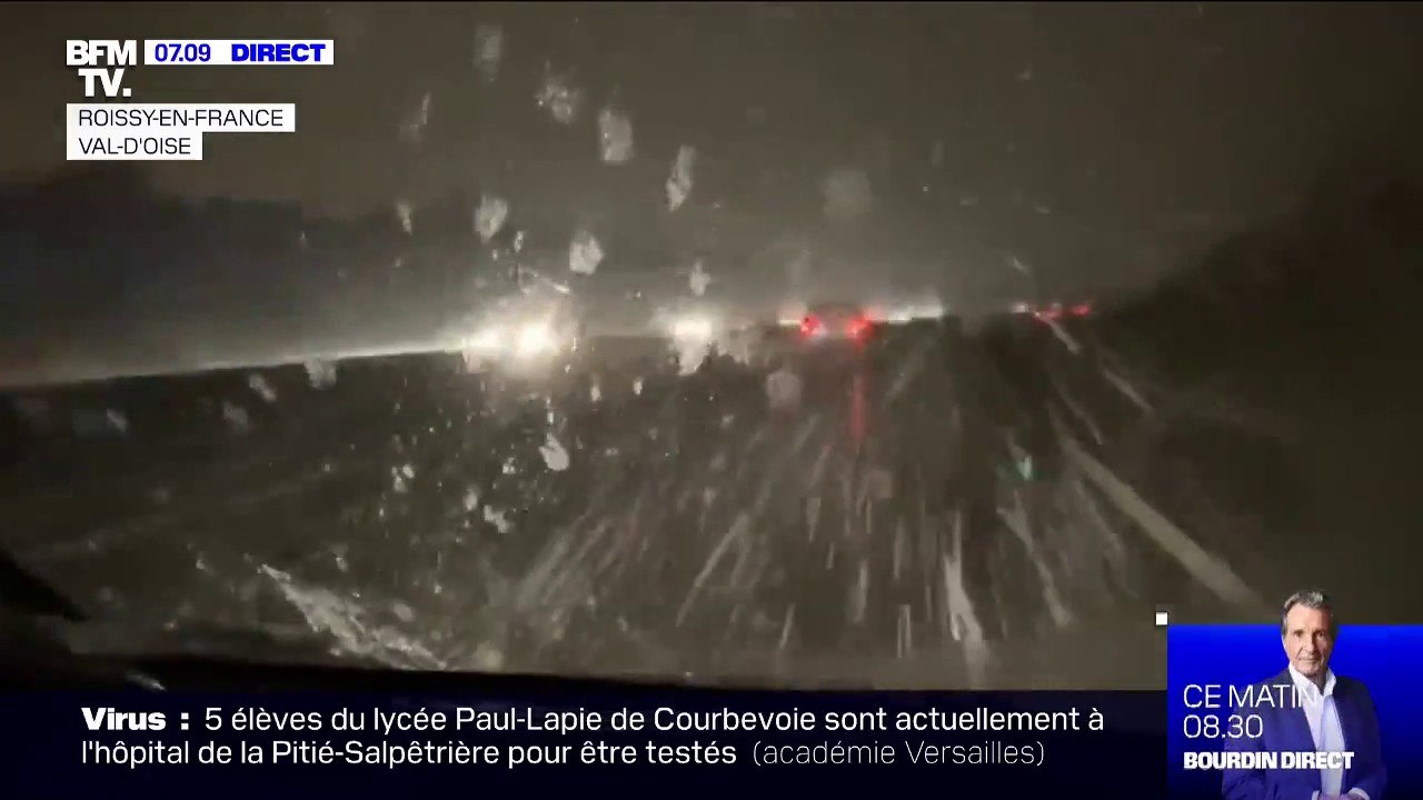 Les images des premiers flocons de neige de la saison en région parisienne