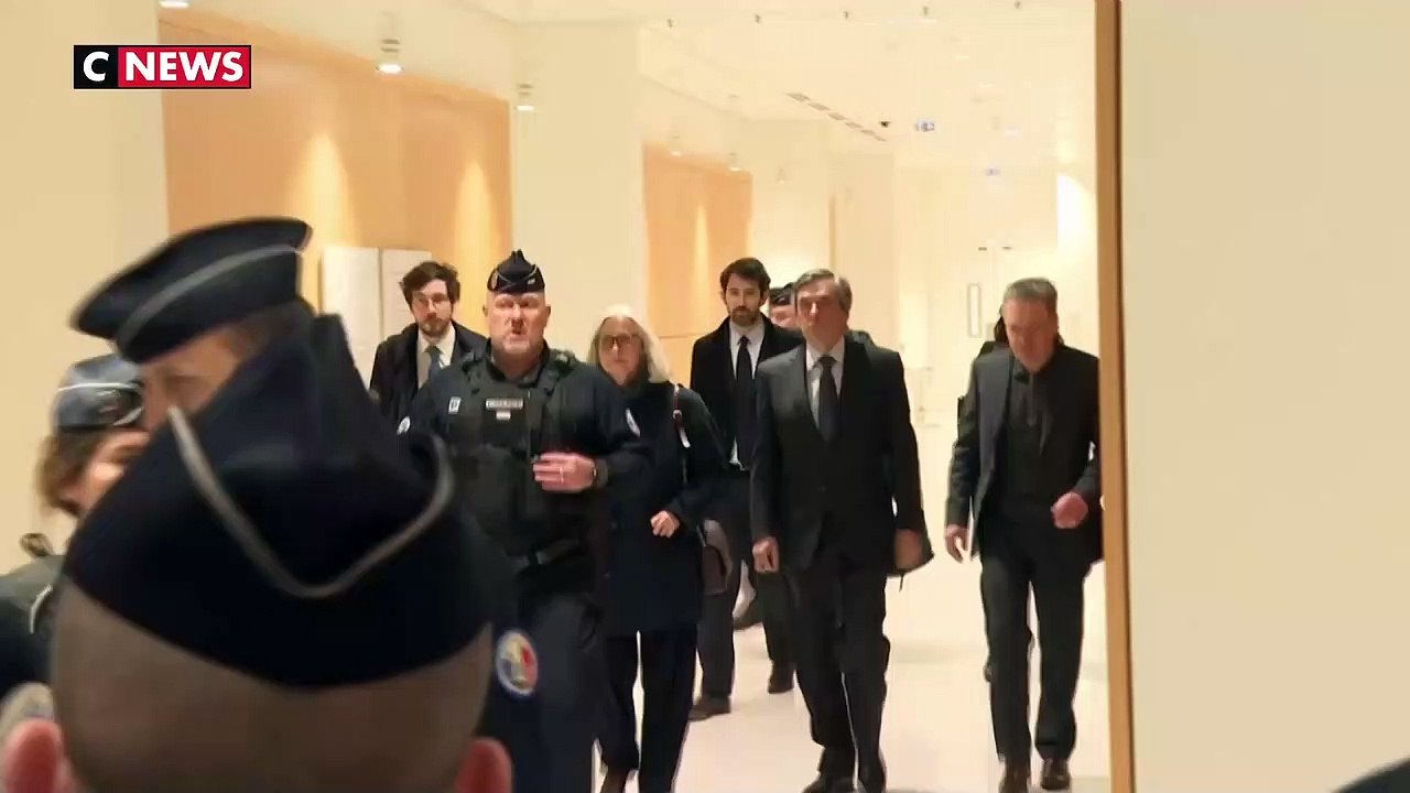 Suspendu dès son ouverture lundi pour cause de grève, le procès de  François Fillon et de son épouse Penelope s'ouvre vraiment aujourd'hui