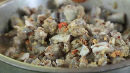 Cambodian food - Fish salad with Prohok - ទឹកគ្រឿងជ្រលុកកូនត្រី - ម្ហូបខ្មែរ