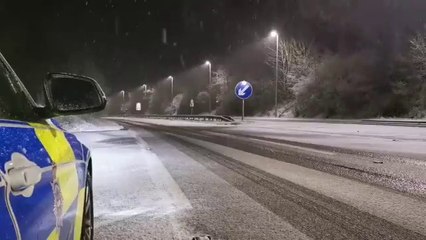 Snow on the roads as Derbyshire Police issue warning