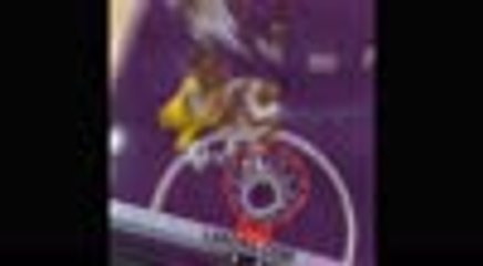 Lakers go showtime with LeBron dunk