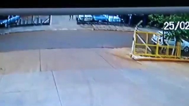 Vídeo mostra jovem sendo assassinado a tiros, em Sarandi