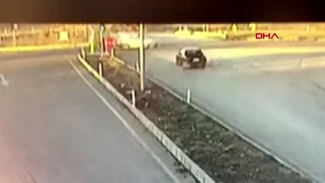 Konya 5 kişinin yaralandığı kaza anı güvenlik kamerasına yansıdı-2