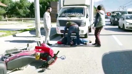 Bursa'da motosiklete çarpan araç sürücüsü kayıplara karıştı